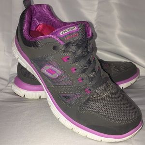 Skechers Lightweight Memory Foam